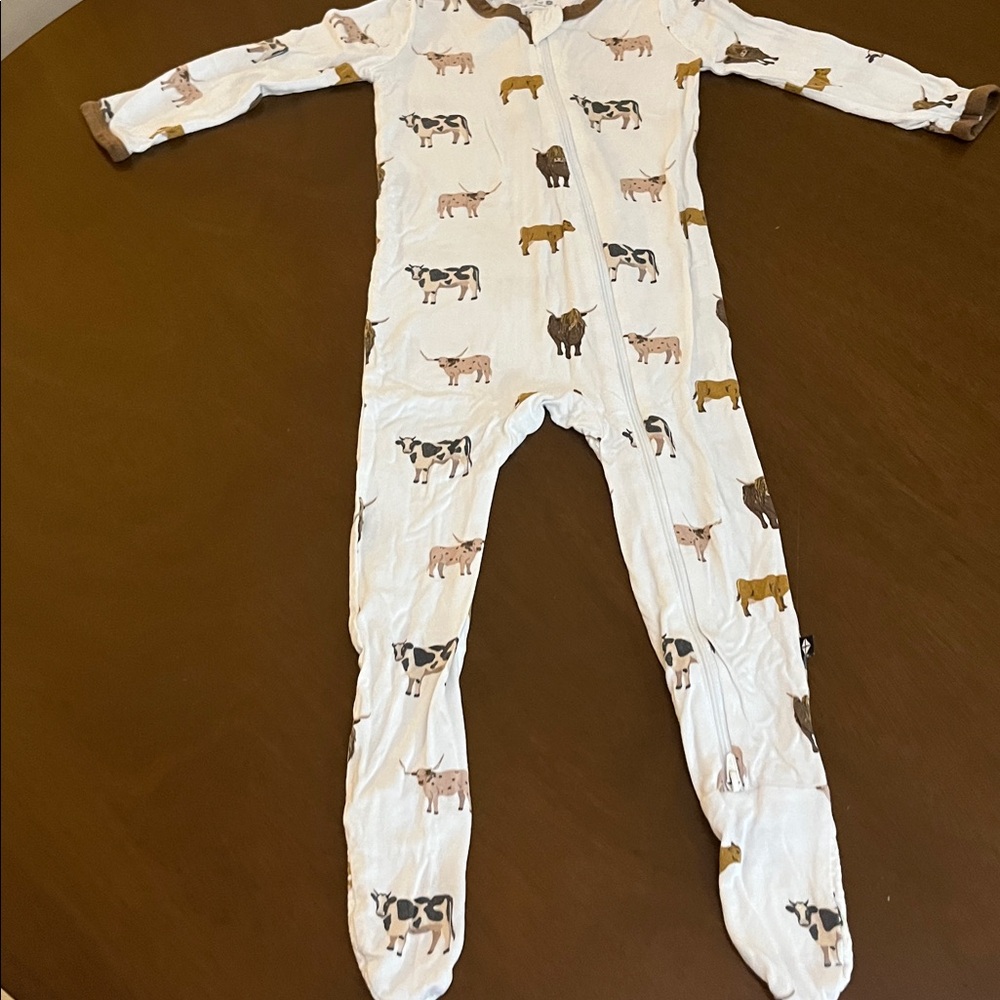 Kyte BABY White Pajamas with Animal Print